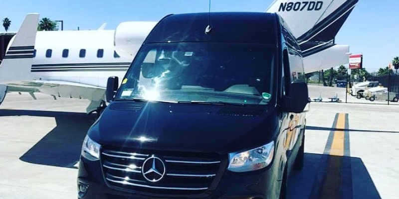 Limo 01 Outside Sprinter 2020